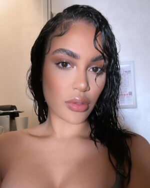 Nabila Tapia Instagram - 🌏🧸