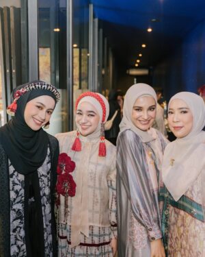 Nabila Taqiyyah Instagram - selamat ka @shireensungkar & ka @zaskiasungkar15 !! proud of you🤍 beautiful soul!