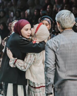 Nabila Taqiyyah Instagram - selamat ka @shireensungkar & ka @zaskiasungkar15 !! proud of you🤍 beautiful soul!