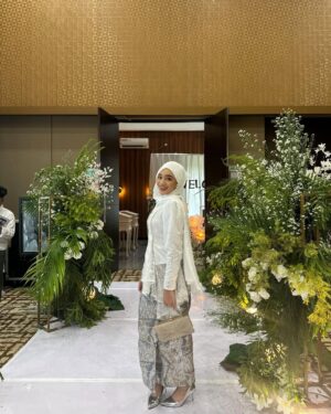 Nabila Taqiyyah Instagram - happy wedding!!!🤍
dress @nsmaryaam @nsmstyle
mua @bynouramakeup