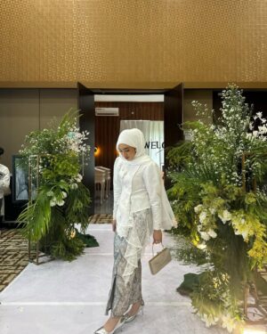 Nabila Taqiyyah Instagram - happy wedding!!!🤍
dress @nsmaryaam @nsmstyle
mua @bynouramakeup