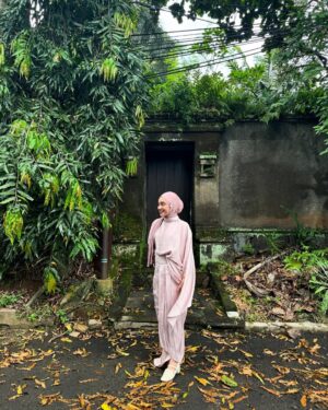 Nabila Taqiyyah Instagram - Eid photo first, food feast second🥘