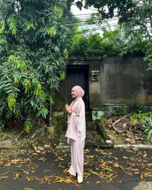 Nabila Taqiyyah Instagram - Eid photo first, food feast second🥘