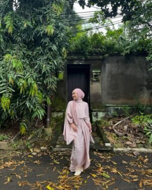 Nabila Taqiyyah Instagram - Eid photo first, food feast second🥘