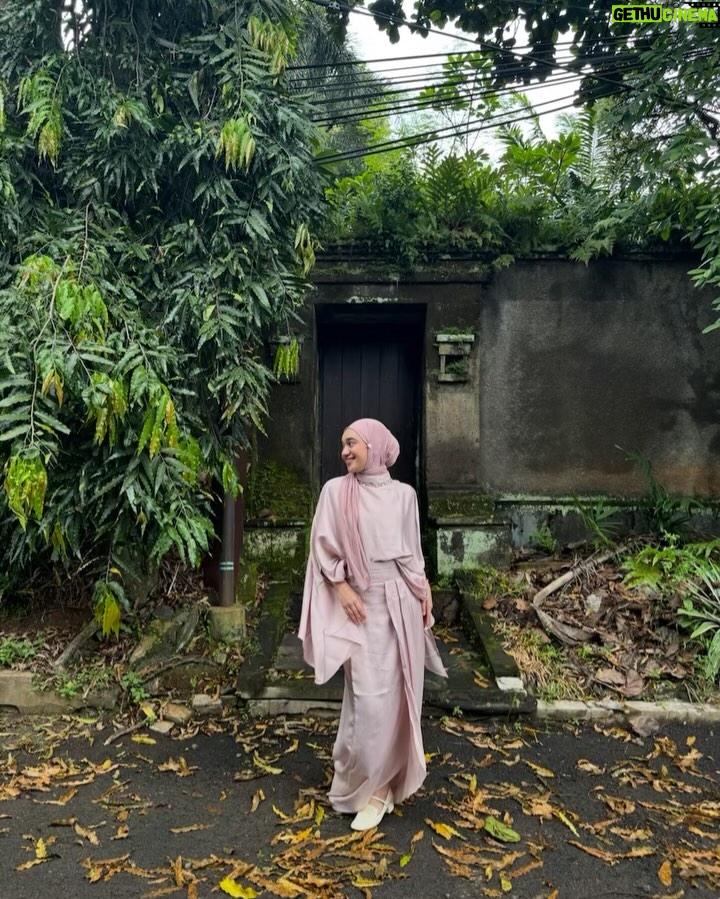 Nabila Taqiyyah - 142.3K Likes - Eid photo first, food feast second🥘