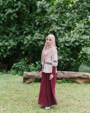 Nabila Taqiyyah Instagram - petantang petenteng, udah ada yg gandeng?

#LebaranPakainyaJilbrave #anakmudapakainyajilbrave 
@jilbrave.official 🤍