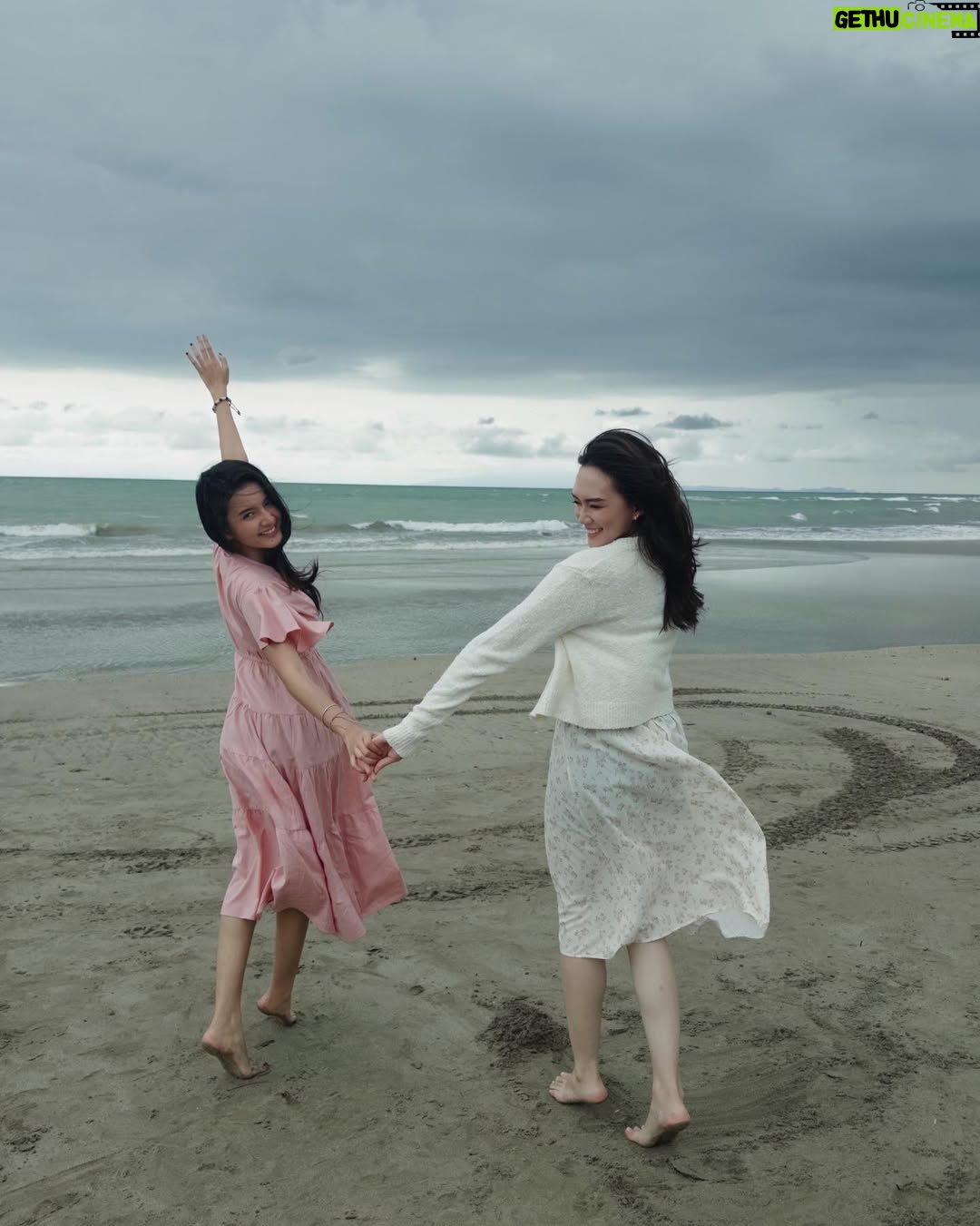 Nabila Zavira - 25.8K Likes - all the feels🌺🌊