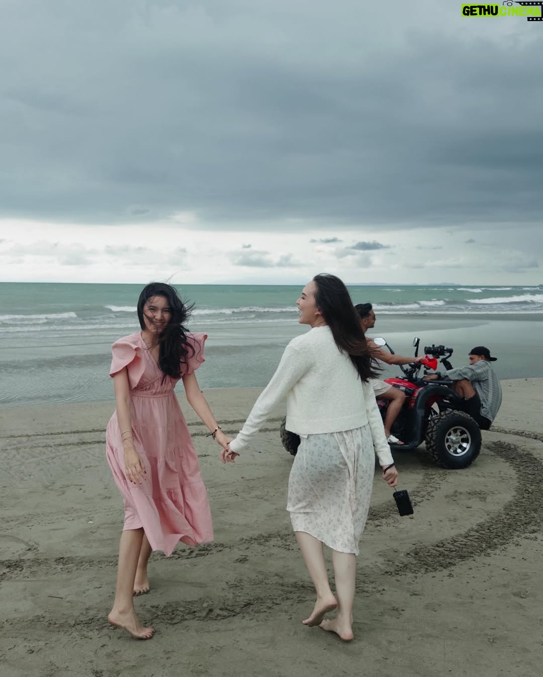 Nabila Zavira - 25.8K Likes - all the feels🌺🌊