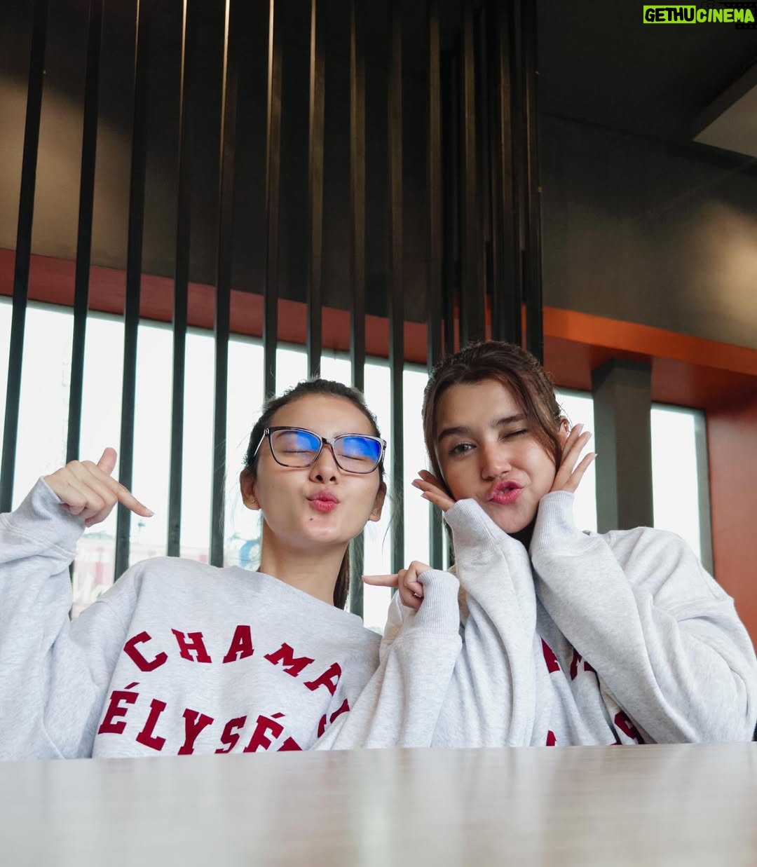 Nabila Zavira - 26.6K Likes - twinzz🌻