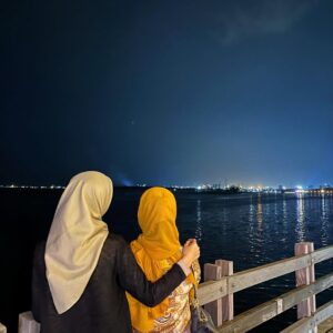 Nabilah Ratna Ayu Azalia Instagram - Bismillahirrahmanirrahim
From Idol till Jannah with @bchsr_
Barakallah fii umrik BEBBYYY!
Ga kerasa ya dulu kayaknya di JKT48 kita masih bocil2 dan ternyata udh hampir 13 tahun kita temenan, dari umur gue masih 11 tahun sampe sekarang udh mau 25, dan sekarang lo 26! Alhamdulillah semoga masih bisa bareng-bareng terus sampe nanti kita nikah, punya anak jadi kalo ketemu lg udah bawa bocil-bocil ya bukan kita nya yg jadi bocil lg hahaha🤣🫣
Semoga apapun yg Beby inginkan tercapai ya beb di tahun ini satu per satu, semoga Allah berikan kemudahan di setiap langkah lo, dan yg terpenting tetep jadi Beby yg gue kenal dari 13 tahun yg lalu tapi semoga bisa terus menjadi pribadi yg lebih baik semakin dekat sama Allah🤍
Maaf ya beb kalo kadang gue berisik eh ga kadang sih tapi sering wkwk tp tp tp dalam hati gue sebenernya sayang banget sama lo, udeh kayak kk gue sendiri wkwkw. Tetep jadi temen sholat gue ya beb di setiap kegiatan apapun🤪
Dah ah kepanjangan hahah sesekali sok romantis gpp lah ya. Love you Beb! Jangan nangis baca nya😜Semoga Allah selalu jaga persahabatan kita ya dari jaman jadi idol sampai jannah seperti judul di atas Aamiin🤲🏻