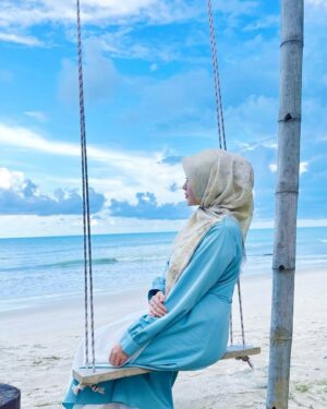 Nabilah Ratna Ayu Azalia Instagram - Let the blue sky meet the blue sea🩵