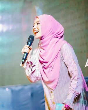 Nabilah Ratna Ayu Azalia Instagram - Langitkan saja doamu dengan ikhlas. Dan sesungguhnya Allah lebih mengetahui segala isi hatimu🤍