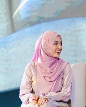 Nabilah Ratna Ayu Azalia Instagram - Langitkan saja doamu dengan ikhlas. Dan sesungguhnya Allah lebih mengetahui segala isi hatimu🤍