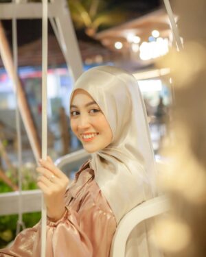 Nabilah Ratna Ayu Azalia Instagram - الْحَمْدُ لِلَّهِ الَّذِى بِنِعْمَتِهِ تَتِمُّ الصَّالِحَاتُ
11.11 banyak bersyukur selain banyak promo😜InsyaAllah banyak berkah juga buat aku Aamiin🤲🏻
#25hiningAndPreciousNabilah 🤍
Allahumma bariik