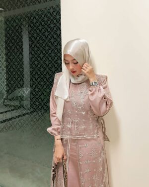 Nabilah Ratna Ayu Azalia Instagram - Ubur-ubur ikan lele, kondangan dulu le.
Beautiful dress from @vanillahijab 🤍