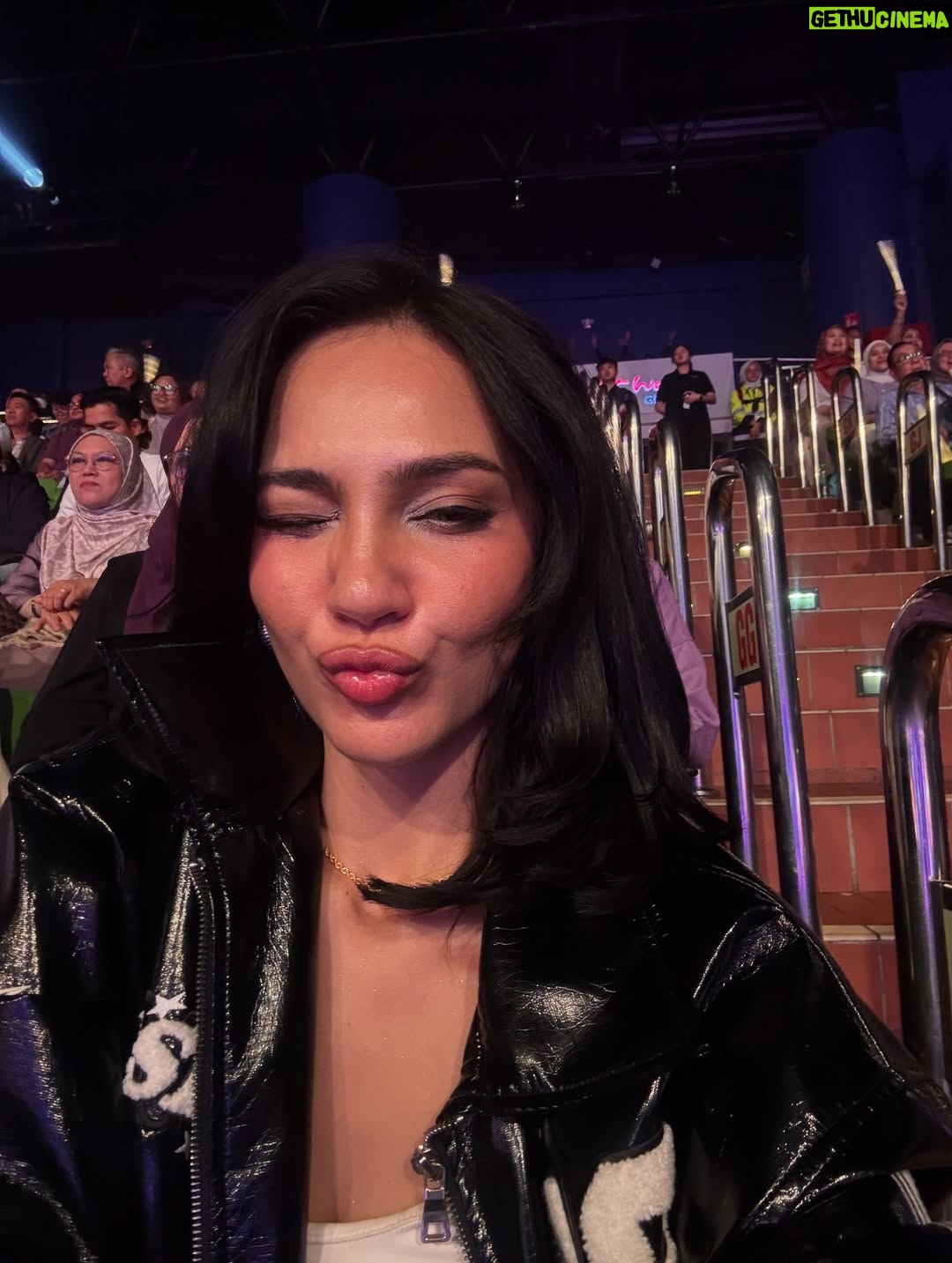 Nadia Brian - 4.8K Likes - Biduanita Negara 🇲🇾❤️

Mak Iti will always be my ICON😘
@ctdk 

I love u so much!!

Thank u kakak for this 🥹😭🤲💗 @sofeamohamed 
Happy takkk @aynhain 😚😚😚

#NadiaBrian
#violetskiesconcert 
#SitiZoners