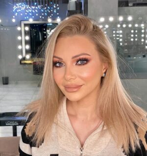 Nadine Tahseen Beck Instagram - The beautiful star @nadinetahseeinebek ā¤ļø
Glammed by me ! @makeupbyrami āØ
Using @eclat_contact_lenses š
. .
What do you think about the look ?