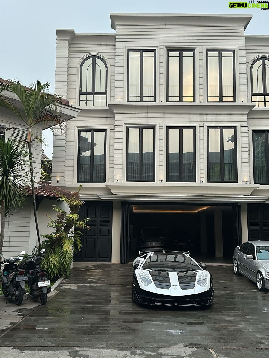 Nagita Slavina - 746.7K Likes - This is it!!!

Liberty Walk Aventador for @indonesiamodificationexpo 2025! Selain mobil 1:1, bakal ada rilisan 1:64 juga sampai juma 10-12 Oct nanti di ICE-BSD

Build by: @retouchproautowerkz @nmaa_ind @raindyigas @abcacoating