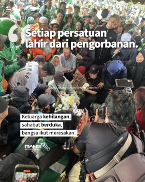 Nagita Slavina Instagram - Momen penuh luka ini lahir dari suara yang tak seharusnya membawa duka.
Kita diingatkan kembali bahwa persaudaraan selalu lebih kuat dan setiap nyawa jauh lebih berharga.
Saling jaga dalam bersuara, pilah-pilih berita agar jauh dari upaya adu domba.