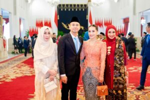 Nagita Slavina Instagram - Bismillah .... Ya Allah Ya Rabb .... 
Mohon Doa dan Restu 🇮🇩🫡 🥹🩵🙏

Presidential Special Envoy for the Development of Youth and Arts Professionals

Utusan Khusus Presiden 🇮🇩
" Bidang Pembinaan Generasi Muda dan Pekerja Seni "

Selasa 22 Oktober 2024

#utusankhususpresiden 
#pembinaangenerasimuda 
#pekerjaseni
