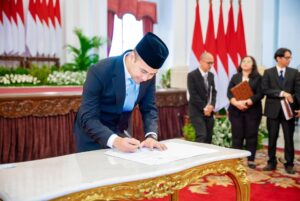 Nagita Slavina Instagram - Bismillah .... Ya Allah Ya Rabb .... 
Mohon Doa dan Restu 🇮🇩🫡 🥹🩵🙏

Presidential Special Envoy for the Development of Youth and Arts Professionals

Utusan Khusus Presiden 🇮🇩
" Bidang Pembinaan Generasi Muda dan Pekerja Seni "

Selasa 22 Oktober 2024

#utusankhususpresiden 
#pembinaangenerasimuda 
#pekerjaseni
