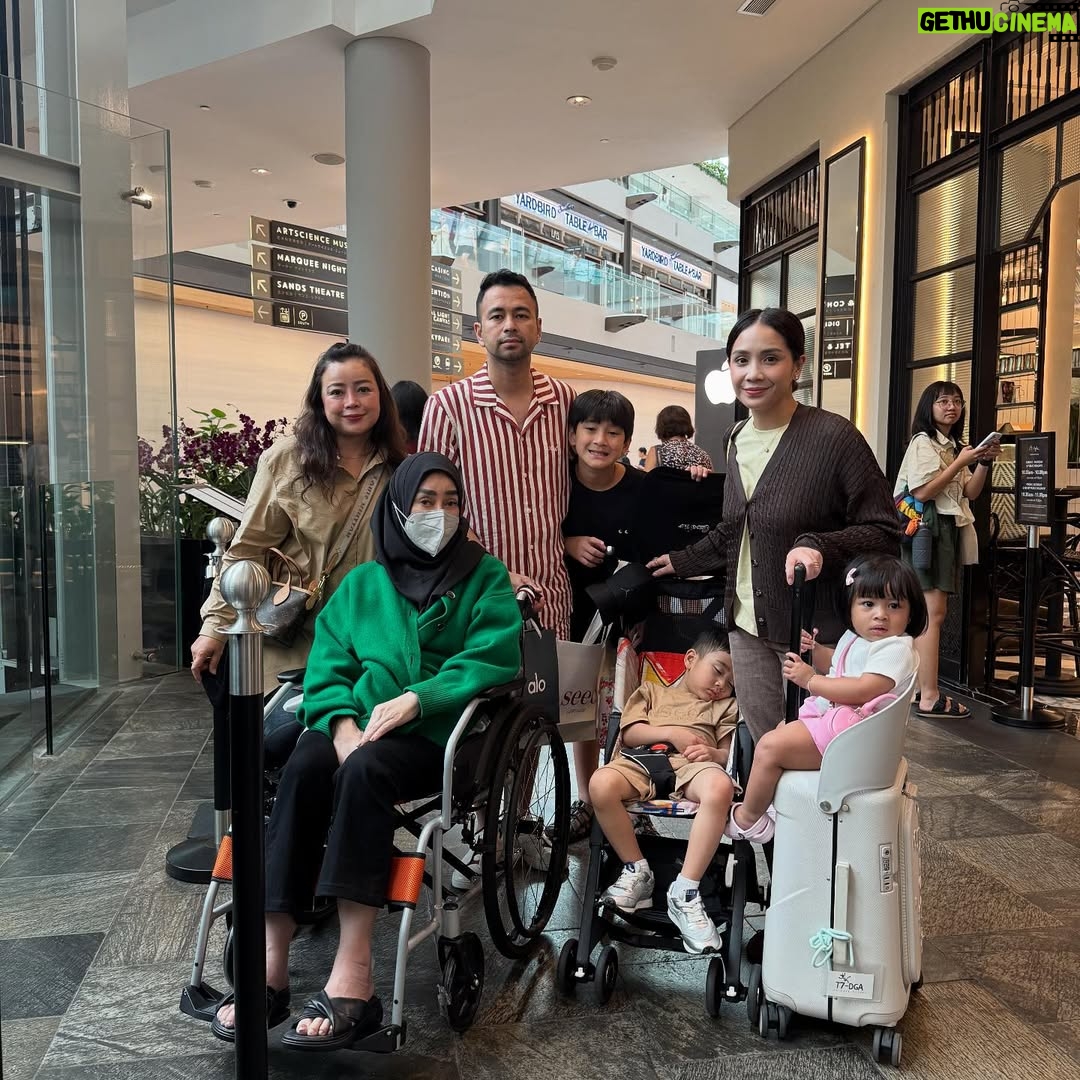 Nagita Slavina - 484.7K Likes - Alhamdulillah Mama @amy_r_qanita udah boleh pulang dan rawat jalan ❤️🩵 
Harus jaga kesehatan ya ma , banyak yang sayang Mama 💕