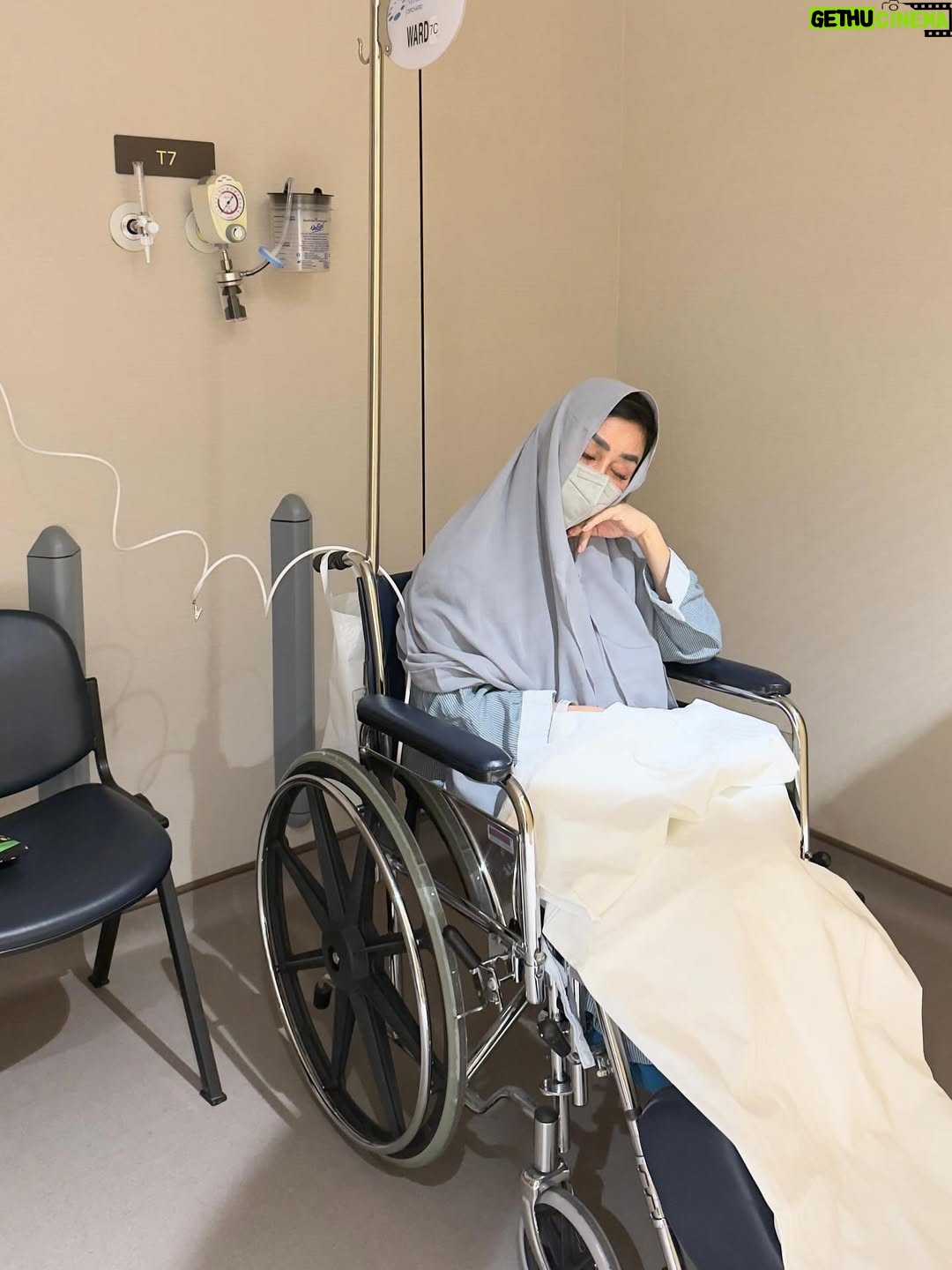 Nagita Slavina - 384.3K Likes - Ya Allah, limpahkanlah kesehatan, kekuatan, dan kebahagiaan untuk Mama @amy_r_qanita . Jagalah beliau dalam setiap langkah, angkat segala rasa sakit dan beban, serta berkahi setiap harinya dengan ketenangan, cinta, dan rahmat-Mu. Aamiin 🙏❤️🥹