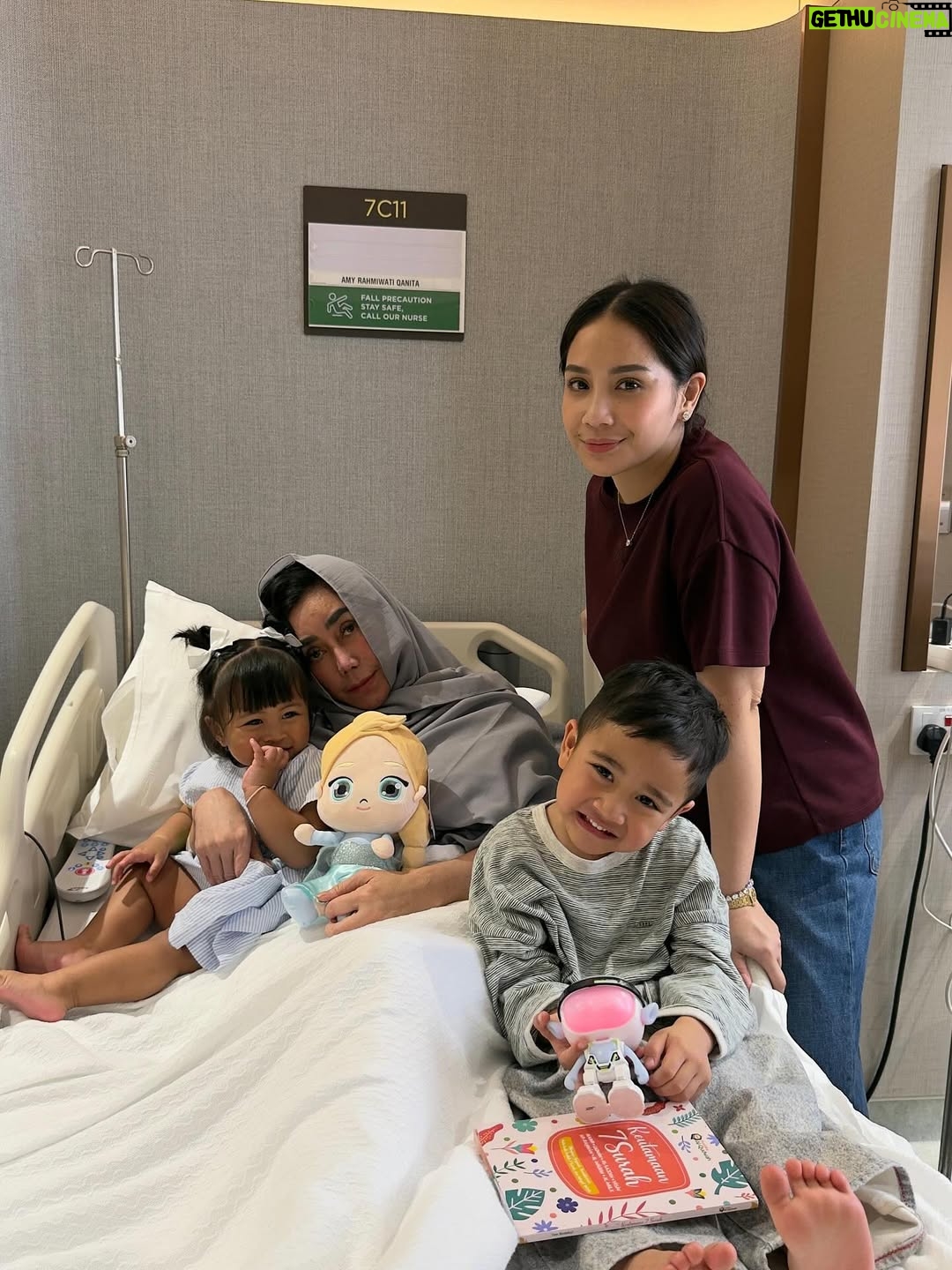 Nagita Slavina - 677.1K Likes - Ya Allah, sembuhkan Nenek @amy_r_qanita tercinta . Panjangkan usianya, kuatkan raganya, dan beri kesempatan semua cucu-cucunya untuk terus membahagiakan Nenek @amy_r_qanita 🙏🤲❤️