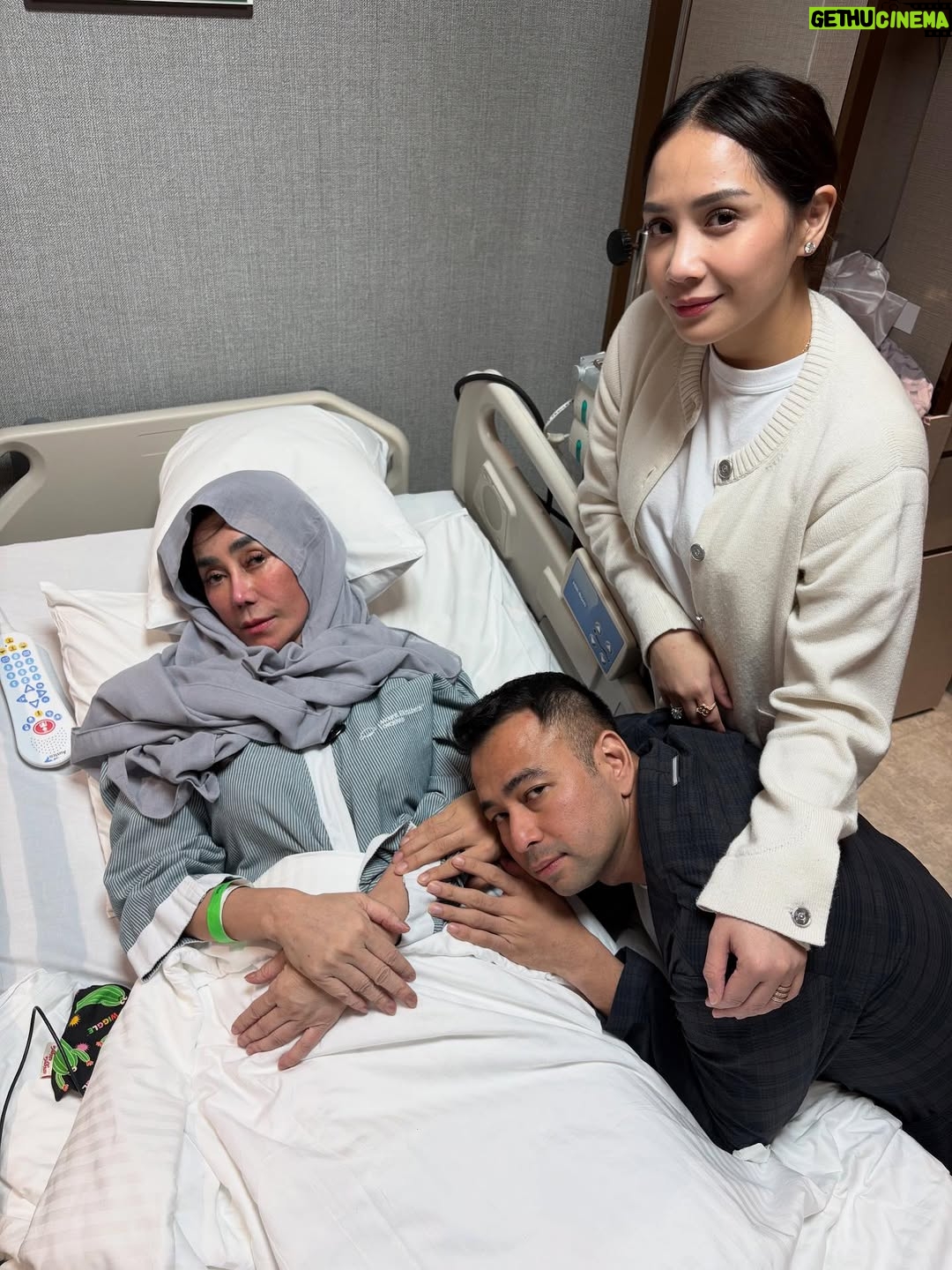 Nagita Slavina - 1 Million Likes - Mohon doa untuk Mama tercinta yang akan menjalani operasi besok/lusa. Semoga diberikan kesehatan, kelancaran, dan ketenangan hati ❤️ Semoga kita semua selalu dalam rahmat dan lindungan Allah SWT. Aamiin 🙏🥹 Love u You Mom 😘🥹
