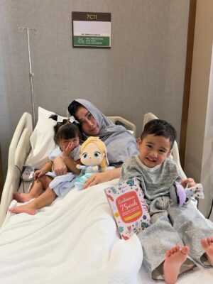 Nagita Slavina Instagram - Ya Allah, sembuhkan Nenek @amy_r_qanita tercinta . Panjangkan usianya, kuatkan raganya, dan beri kesempatan semua cucu-cucunya untuk terus membahagiakan Nenek @amy_r_qanita 🙏🤲❤️