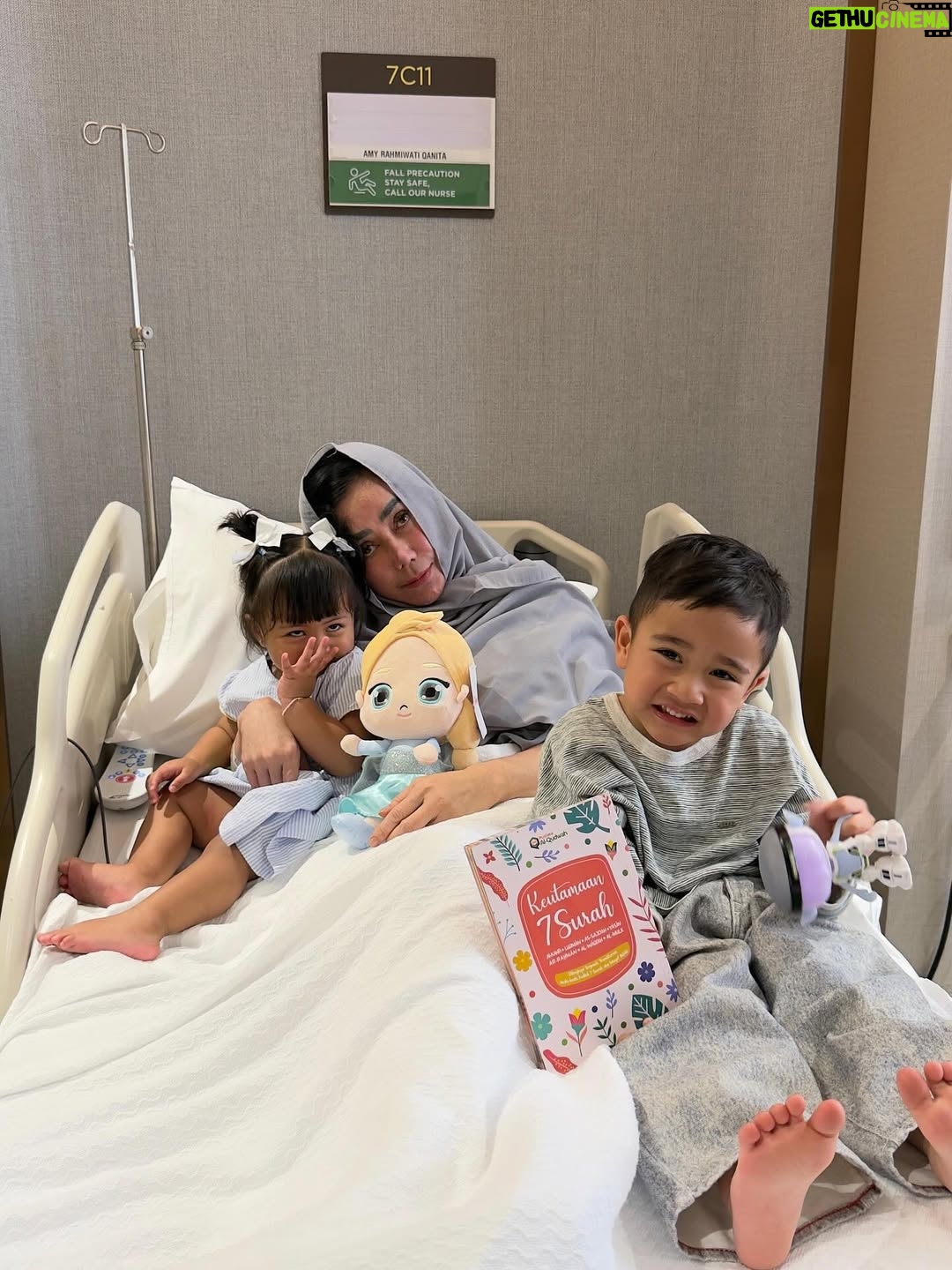 Nagita Slavina - 677.1K Likes - Ya Allah, sembuhkan Nenek @amy_r_qanita tercinta . Panjangkan usianya, kuatkan raganya, dan beri kesempatan semua cucu-cucunya untuk terus membahagiakan Nenek @amy_r_qanita 🙏🤲❤️