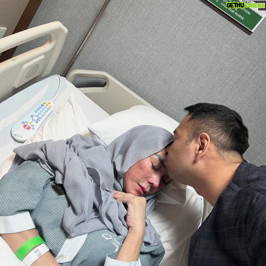 Nagita Slavina - 485.4K Likes - Papa, meski engkau tiada, aku janji sebagai anak lelaki satu-satunya akan menjaga mama dan keluarga kita. Doakan aku agar kuat, agar bisa terus meneruskan cinta dan tanggung jawabmu ❤️🙏
Mama pasti bisa kembali sehat , kita akan jaga Orang Tua sekuat tenaga kita selama mereka masih "ada" , apalagi untuk seoarang " IBU " , karena ibu kita adalah keramat untuk kami sebagai anak .... Hanya Doa IBU yang pasti tembus ke "Langit" 🥹😭
Teruntuk orang tua kita yang sudah pergi meninggalkan kita hanya doa yg bisa tertuang dari kami anak"nya ...
Ya Rabb, ampunilah dosanya, lapangkan kuburnya, muliakan tempatnya. Jadikan aku anak yang mampu meneruskan amal baiknya, sebagai bekal abadi untuk mereka ... 
Selagi orang tua masih ada, berikanlah waktu, perhatian, tenaga, dan kasih sayang terbaik kita. Jangan tunggu sampai terlambat, karena penyesalan tak akan pernah bisa menghidupkan kembali waktu yang sudah hilang
Selagi orang tua masih ada, berikanlah waktu, perhatian, tenaga, dan kasih sayang terbaik kita. Jangan tunggu sampai terlambat, karena penyesalan tak akan pernah bisa menghidupkan kembali waktu yang sudah hilang .... 🥹😭❤️🙏
Semangat Mama @amy_r_qanita , Alhamdulilah Mama sudah berangsur membaik dan terimakasih atas perhatian ,doanya smua yang sudah mendoakan 🙏