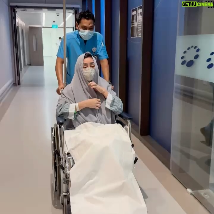 Nagita Slavina - 485.4K Likes - Papa, meski engkau tiada, aku janji sebagai anak lelaki satu-satunya akan menjaga mama dan keluarga kita. Doakan aku agar kuat, agar bisa terus meneruskan cinta dan tanggung jawabmu ❤️🙏
Mama pasti bisa kembali sehat , kita akan jaga Orang Tua sekuat tenaga kita selama mereka masih "ada" , apalagi untuk seoarang " IBU " , karena ibu kita adalah keramat untuk kami sebagai anak .... Hanya Doa IBU yang pasti tembus ke "Langit" 🥹😭
Teruntuk orang tua kita yang sudah pergi meninggalkan kita hanya doa yg bisa tertuang dari kami anak"nya ...
Ya Rabb, ampunilah dosanya, lapangkan kuburnya, muliakan tempatnya. Jadikan aku anak yang mampu meneruskan amal baiknya, sebagai bekal abadi untuk mereka ... 
Selagi orang tua masih ada, berikanlah waktu, perhatian, tenaga, dan kasih sayang terbaik kita. Jangan tunggu sampai terlambat, karena penyesalan tak akan pernah bisa menghidupkan kembali waktu yang sudah hilang
Selagi orang tua masih ada, berikanlah waktu, perhatian, tenaga, dan kasih sayang terbaik kita. Jangan tunggu sampai terlambat, karena penyesalan tak akan pernah bisa menghidupkan kembali waktu yang sudah hilang .... 🥹😭❤️🙏
Semangat Mama @amy_r_qanita , Alhamdulilah Mama sudah berangsur membaik dan terimakasih atas perhatian ,doanya smua yang sudah mendoakan 🙏