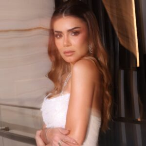 Naglaa Badr Instagram - Don't dream your life,
Live your dream ✨️
Photo credit @soma_photography19 😍😍❤️❤️
Fashion designer @yasminehawa
Jewellery @mydiamondegypt
Makeup @asmaa_makeupp
Hairstyle @alsagheersalons @mr.bishoo
@joyawards
@gea_saudi