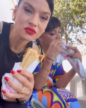 Najla Ben Abdallah Instagram - Sandwich lablebi style 😎😎 @hella.ayed