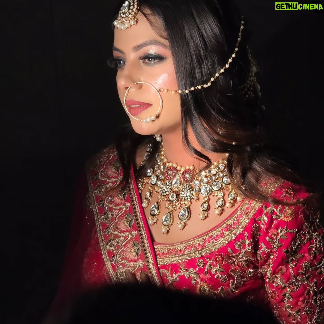 Najul Sheikh - 299 Likes - Radiance that glows from within dewy finish for our luminous.
Mua-@abmakeupstudio2 
Jewellery-@dare.to.dazzle21 
Modal-@bebo_1331
#makeuptutorial #viralreels #postworkout #insta