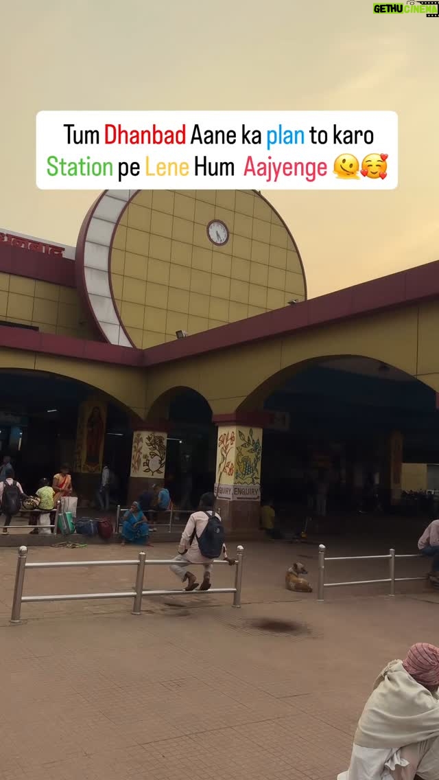 Najul Sheikh - 16K Likes - Me to My long distance family & friends Kab aa rhe ho Dhanbad 👍🏻
.
.
.
#dhanbad #jharkhand #reel #bebo_1331 #reels #foryou #reel #jharkhand #instagram #trend #station #dhanbad station