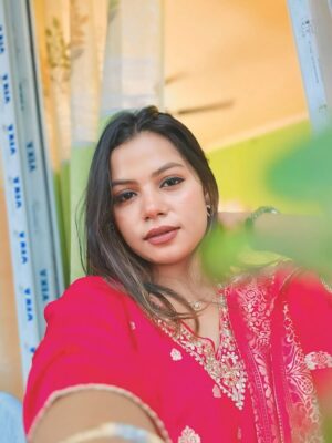 Najul Sheikh Instagram - Radha gori gori 🥰
.
.
.
.
.
#photo #trend #viralphoto #instadaily #instagram #instapic #insstapost #radhagorigori #radha