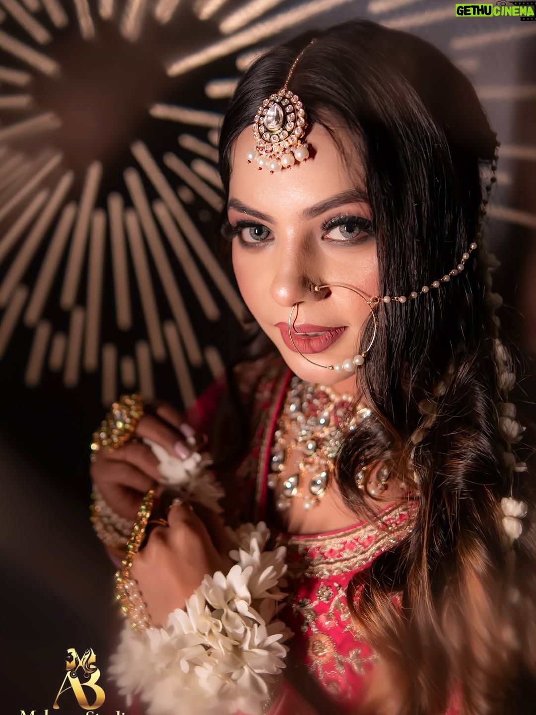 Najul Sheikh - 3 Likes - DHANBAD A.B MAKEUP STUDIO & ACADEMY & PHUSRO . CHARMING SALON & ACADEMY 
.
Makeup by -  @abmakeupstudio2 & @_charming_salon_ 
jewellery from- @dare.to.dazzle21 
photographer-  @abhijeet_kashyap91 
Location:- Add. New tech,grand 3,main road,saraidhela ,dhanbad
mob no.9006710107
30% off in course 
Smoothening and keratin 50% off
30%off on makeup booking
#dhanbad #insta #makeupbyabmakeupstudio #bebo_1331 #jharkhand #insgram #hdmakeupartist