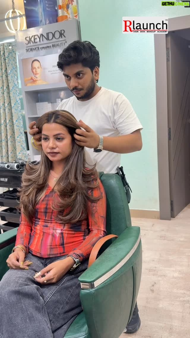 Najul Sheikh - 3 Likes - L’Oreal peekaboo colour by @rlaunch.salon colour coder @sonuthakur7679 
@lorealpro_education_india
@lorealpro
@hair_marychristina
@shoaib_akhtar_pro
@ranganpriyakasthuri
#LorealProHairColorCoder
#IconicBrowns
#LProHCC
#LorealProfIndia
#Lorealprofeast
#dhanbad #bebo_1331 #jharkhand #reels #india #foryou #reelsinstagram #instagram #trend #rlaunchbigbazar