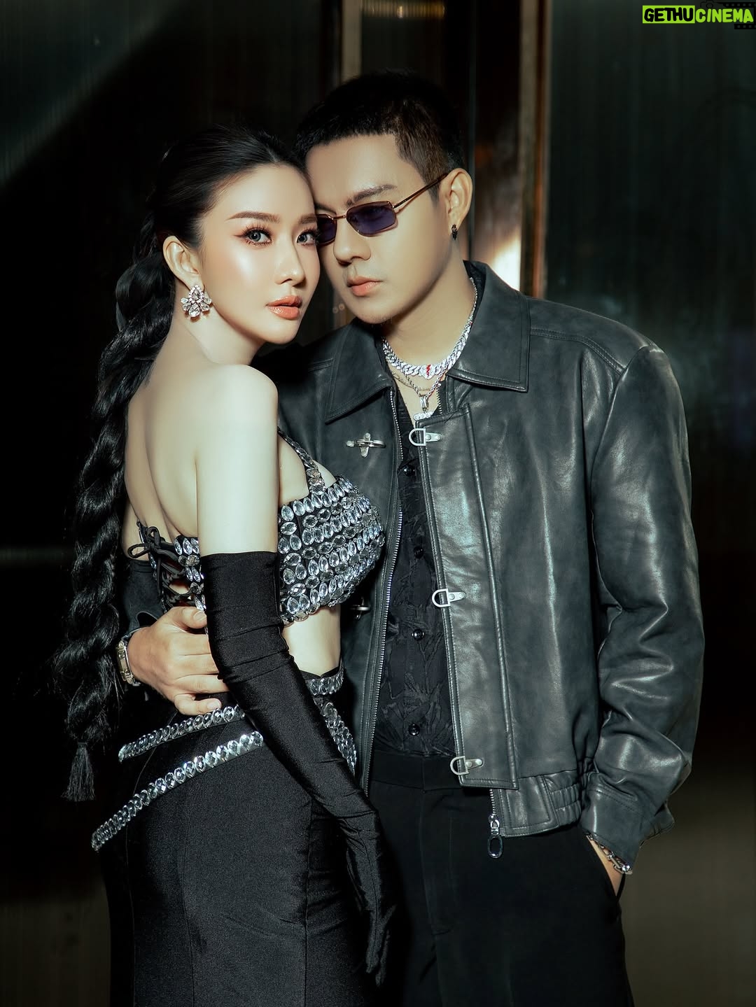 Nan Su Yati Soe - 2.4K Likes - Black #couple#voyah #lauching 🖤