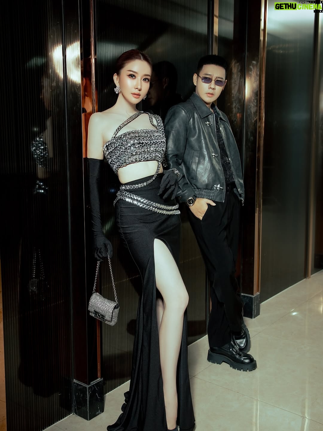 Nan Su Yati Soe - 2.4K Likes - Black #couple#voyah #lauching 🖤