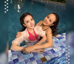 Nan Su Yati Soe Instagram - #holiday with my #bestfri ❤️🎈 @wine_su 🥰