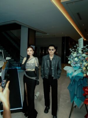 Nan Su Yati Soe Instagram - Black #couple#voyah #lauching 🖤