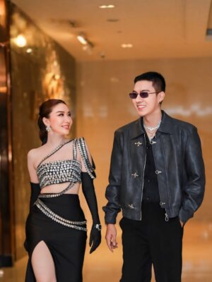 Nan Su Yati Soe Instagram - Black #couple#voyah #lauching 🖤