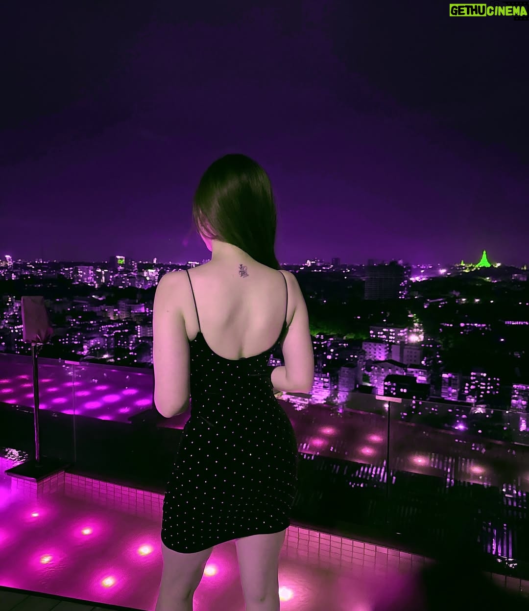 Nan Su Yati Soe - 1K Likes - Lost in the dazzling glow of the city lights ✨ 🖤 🖤🖤 #night #city #twinkle #star #dazzling