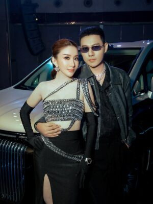 Nan Su Yati Soe Instagram - Black #couple#voyah #lauching 🖤