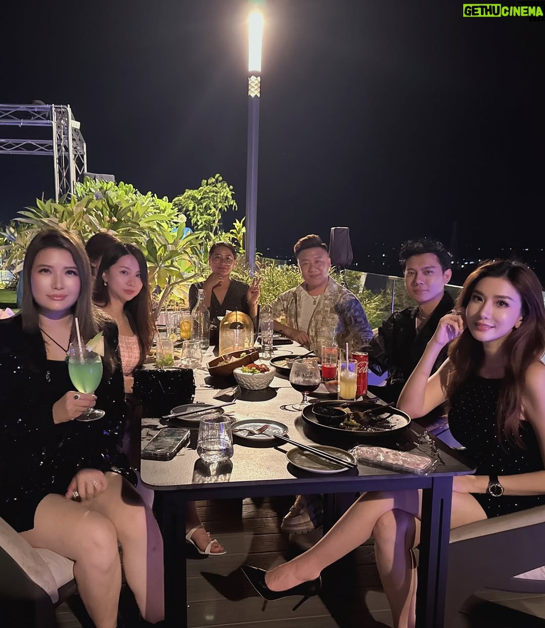Nan Su Yati Soe - 1K Likes - Lost in the dazzling glow of the city lights ✨ 🖤 🖤🖤 #night #city #twinkle #star #dazzling