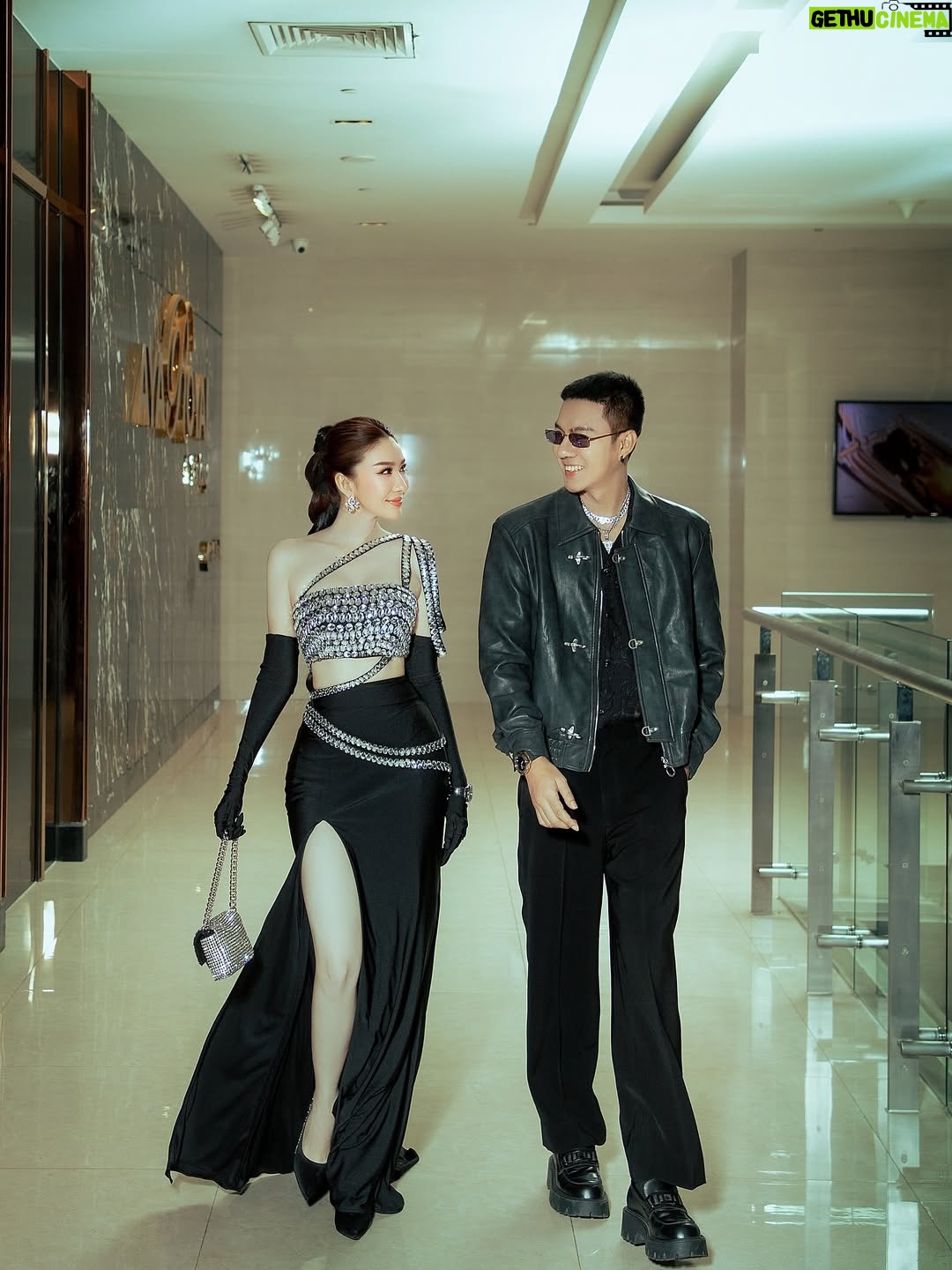 Nan Su Yati Soe - 2.4K Likes - Black #couple#voyah #lauching 🖤
