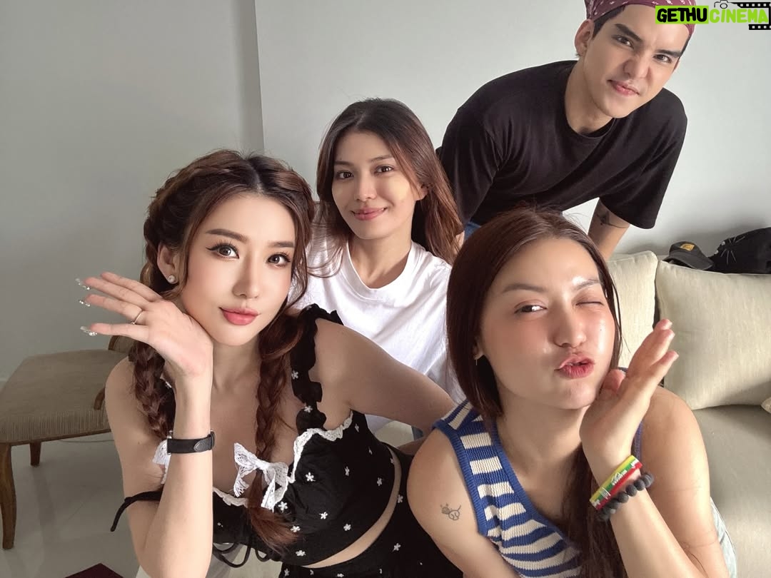 Nan Su Yati Soe - 1.1K Likes - #holiday #homeparty #chitchat #friends #friends